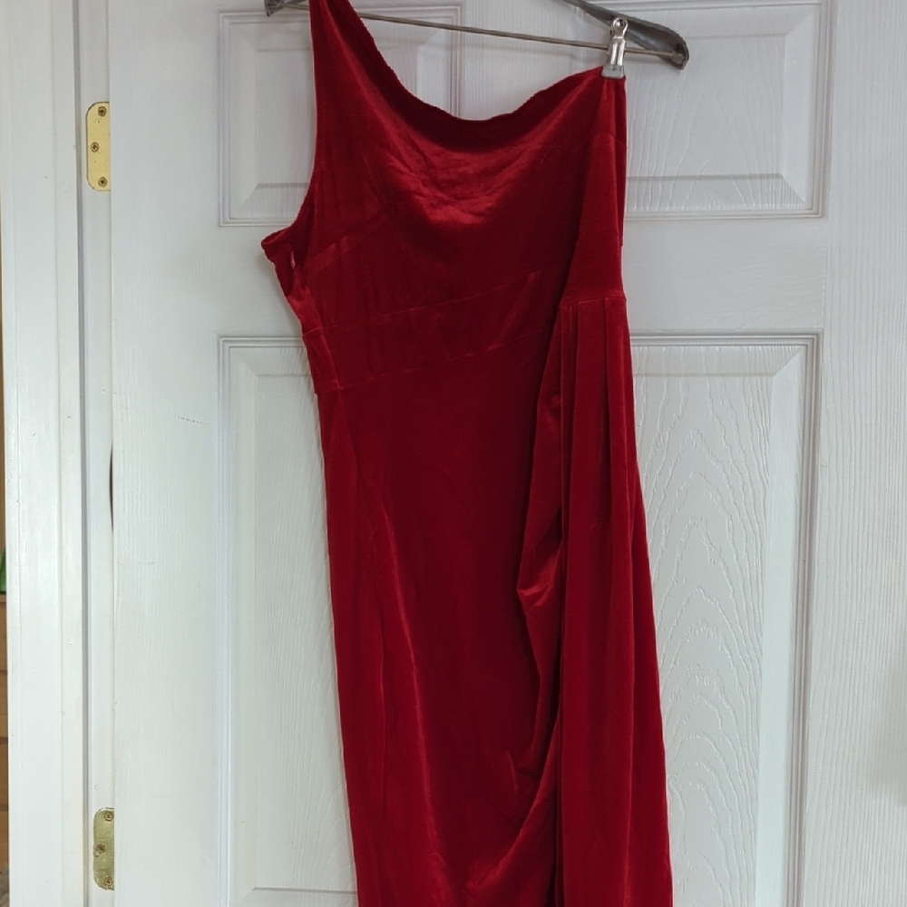 Elegant Valentine Red One-Shoulder Velvet Drss